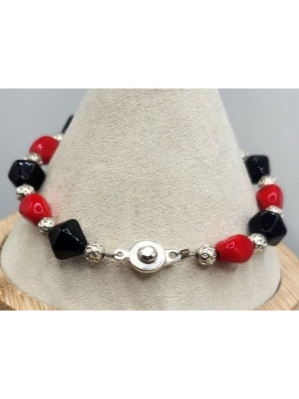 Red & Black Beaded Bracelet With Silver Tone Accents & Unique Clasp Design
